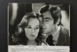 Sweet November (1968), ilk bakışta döneminin romantik komedi anlayışına uygun, tesadüflerle başlayan bir aşk hikâyesi gibi görünse de ilerledikçe çok daha melankolik ve düşündürücü bir anlatıya dönüşen özel filmlerden biridir. Herman Raucher’ın senaryosunu yazdığı yapımın yönetmen koltuğunda Robert Ellis Miller bulunurken başrolleri Sandy Dennis ve Anthony Newley paylaşır.