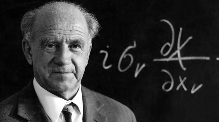 Werner Heisenberg, 20. yüzyılın en önemli teorik fizikçilerinden biri ve kuantum mekaniğinin kurucuları arasında yer alan Alman bilim insanıdır. Tam adı Werner Karl Heisenberg olan fizikçi, özellikle 1925 yılında geliştirdiği matris mekaniği, 1927'de ortaya koyduğu belirsizlik ilkesi ve atom altı dünyanın klasik fizik kurallarıyla açıklanamayacağını gösteren çalışmalarıyla tanınır.
