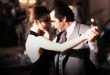 Kadın Kokusu (Scent of a Woman), 1992 yılında Martin Brest tarafından yönetilen ve başrolündeki Al Pacino'nun unutulmaz oyunculuğuyla sinema tarihine geçen güçlü bir dram filmidir. Giovanni Arpino'nun eserinden uyarlanan ve 1974 tarihli İtalyan yapımı Profumo di donna filminin yeniden çevrimi olan yapım, ilk bakışta birbirinden tamamen farklı iki insanın tesadüfi birlikteliğini anlatıyor gibi görünür.