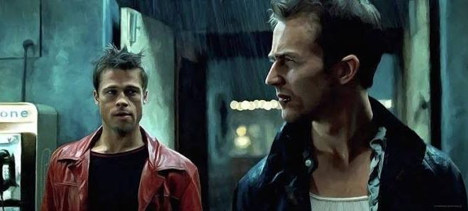 Dövüş Kulübü (Fight Club), 1999 yılında vizyona giren ve zaman içerisinde modern sinemanın en çok tartışılan kült yapımlarından birine dönüşen filmlerden biridir. Yönetmenliğini David Fincher'ın üstlendiği film, Fight Club adlı romandan sinemaya uyarlanmıştır. Başrollerde Edward Norton, Brad Pitt ve Helena Bonham Carter yer alır.