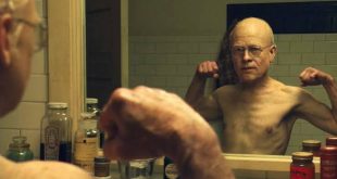 Benjamin Button'ın Tuhaf Hikâyesi, özgün adıyla The Curious Case of Benjamin Button, 2008 yılında sinemaseverlerle buluşan, zaman, aşk, yaşlanma ve insan hayatının kaçınılmazlığı üzerine kurulmuş etkileyici bir dram filmidir. Yönetmenliğini David Fincher'ın üstlendiği yapımın senaryosu, Forrest Gump ile de tanınan Oscar ödüllü senarist Eric Roth tarafından kaleme alınmıştır. Başrollerde ise Brad Pitt ve Cate Blanchett bulunur.