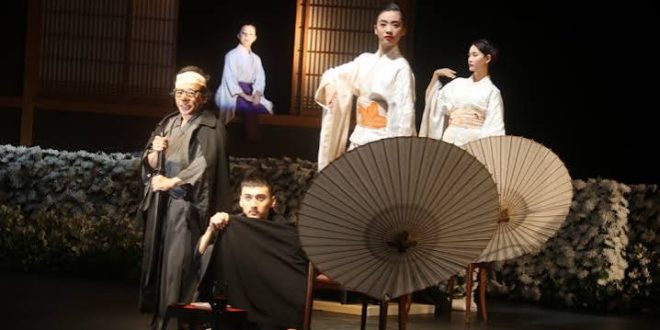 Suzuki Metodu, Japon tiyatro yönetmeni, kuramcı ve eğitmen Tadashi Suzuki tarafından geliştirilen, oyuncunun bedenini, sesini, nefesini, dengesini ve sahne üzerindeki fiziksel varlığını güçlendirmeyi amaçlayan kapsamlı bir oyunculuk eğitim sistemidir. 1960'lı yıllarda Japonya'daki deneysel tiyatro hareketleri içerisinde şekillenmeye başlayan yöntem, özellikle oyuncunun bedensel farkındalığı, konsantrasyonu, enerjisi ve sahneyle ilişkisi üzerine kuruludur.
