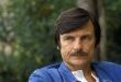 Andrey Tarkovski, dünya sinema tarihinin en özgün ve etkili yönetmenlerinden biridir. Rus sinemasının sınırlarını aşarak evrensel bir sinema dili geliştiren Tarkovski; zaman, hafıza, rüya, inanç, insan ruhu, doğa ve varoluş gibi konuları kendine özgü görsel anlatımıyla beyaz perdeye taşıdı. Filmlerinde klasik olay örgüsünden çok atmosfer, karakterlerin iç dünyası ve görüntülerin çağrışım gücü ön plana çıktı.