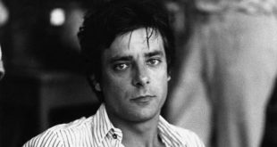 Giancarlo Giannini, İtalyan sinemasının en önemli ve çok yönlü oyuncularından biridir. Güçlü oyunculuk tekniği, karakter yaratmadaki başarısı ve farklı türler arasında rahatlıkla geçiş yapabilmesi sayesinde özellikle 1970'lerden itibaren Avrupa sinemasının önde gelen aktörleri arasında yer almıştır. Dramdan komediye, romantik filmlerden politik yapımlara, aksiyondan casusluk sinemasına kadar geniş bir alanda çalışan Giannini, hem İtalya'da hem de uluslararası sinemada kalıcı bir kariyer oluşturmuştur.