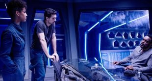 The Expanse, Daniel Abraham ve Ty Franck tarafından kaleme alınan roman serisinden televizyona uyarlanan, Mark Fergus ve Hawk Ostby tarafından geliştirilen Amerikan bilimkurgu dizisidir. İlk bölümü 23 Kasım 2015'te Syfy ekranlarında yayınlanan yapım, ilerleyen yıllarda televizyon bilimkurgusunun en dikkat çekici örneklerinden biri haline gelmiştir.