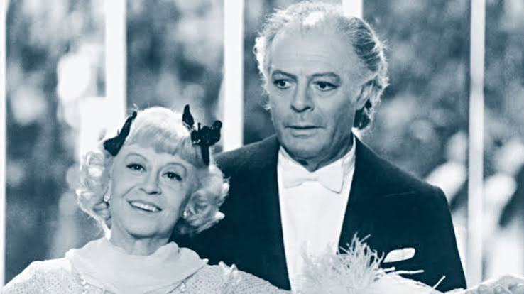 Bernardino Zapponi, 20. yüzyıl İtalyan kültür ve sinema dünyasının en dikkat çekici yazarlarından, mizahçılarından ve senaristlerinden biridir. Özellikle Federico Fellini ile gerçekleştirdiği uzun soluklu yaratıcı ortaklıkla tanınan Zapponi, İtalyan sinemasının gerçeküstü, grotesk ve kara mizaha dayanan anlatı geleneğinin gelişmesinde önemli rol oynadı.