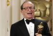 Sidney Lumet, Amerikan sinemasının en etkili yönetmenleri arasında yer alan ve özellikle adalet, suç, ahlak, kurumsal yozlaşma, bireysel sorumluluk ve toplumsal baskı gibi konuları gerçekçi bir anlatımla beyaz perdeye taşıyan önemli bir sinemacıdır. Kariyeri boyunca farklı türlerde filmler çekmesine rağmen onun adını sinema tarihinde kalıcı hale getiren en önemli özellik, insanı merkeze alan, güçlü karakter çatışmalarına dayalı ve toplumsal meseleleri sorgulayan yönetmenlik anlayışıdır.