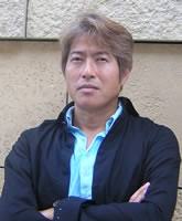 Izo Hashimoto, Japon sineması ve anime dünyasında özellikle Akira filmiyle tanınan senarist, yönetmen ve yaratıcı isimlerden biridir. Katsuhiro Otomo'nun aynı adlı mangasından uyarlanan 1988 yapımı Akira anime filminin senaryosunu Otomo ile birlikte kaleme alan Hashimoto, Japon siberpunk sinemasının dünya çapında tanınmasında pay sahibi olan sanatçılardan biridir.