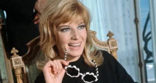 Monica Vitti, İtalyan sinemasının en önemli kadın oyuncularından biri ve özellikle 1960'lı yıllarda Avrupa sanat sinemasının uluslararası alandaki en tanınmış yüzlerinden biridir. Yönetmen Michelangelo Antonioni ile gerçekleştirdiği unutulmaz işbirliği sayesinde sinema tarihine geçen Vitti, yalnızca dramatik rolleriyle değil, İtalyan komedisindeki güçlü performanslarıyla da dikkat çekmiştir.