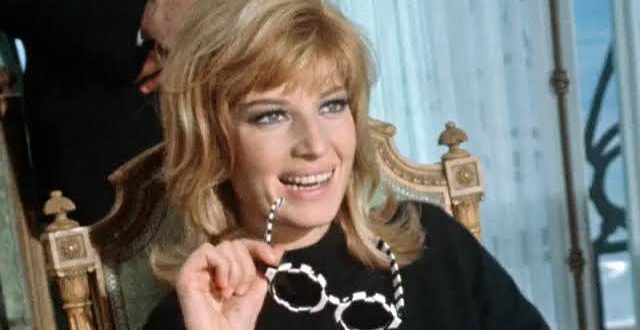 Monica Vitti, İtalyan sinemasının en önemli kadın oyuncularından biri ve özellikle 1960'lı yıllarda Avrupa sanat sinemasının uluslararası alandaki en tanınmış yüzlerinden biridir. Yönetmen Michelangelo Antonioni ile gerçekleştirdiği unutulmaz işbirliği sayesinde sinema tarihine geçen Vitti, yalnızca dramatik rolleriyle değil, İtalyan komedisindeki güçlü performanslarıyla da dikkat çekmiştir.