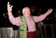 Ken Russell, İngiliz sinemasının en sıra dışı, tartışmalı ve yaratıcı yönetmenlerinden biridir. Görsel açıdan cesur anlatımı, müzikle kurduğu güçlü ilişki, biyografik filmlerde gerçek ile hayal arasındaki sınırları ortadan kaldırması ve toplumsal tabulara meydan okuyan yaklaşımıyla tanınan Russell, özellikle 1970'li yıllarda dünya sinemasında kendine özgü bir yer edinmiştir. Yönetmen; Women in Love, The Devils, Mahler, Tommy, Altered States ve Gothic gibi yapımlarla sinema tarihine damga vurmuştur.