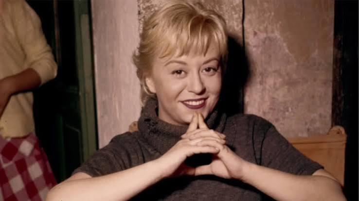 İtalyan sinemasının unutulmaz yüzleri arasında yer alan Giulietta Masina, yalnızca başarılı bir oyuncu değil, sinema tarihinin en özel karakterlerinden birini temsil eden sanatçılardan biridir. Sevecen yüz ifadesi, güçlü mimikleri, kırılgan görünümlü ancak dirençli karakterleri ve kendine özgü oyunculuk tarzıyla Masina, özellikle eşi Federico Fellini tarafından yaratılan sinema dünyasının en tanınan figürlerinden biri haline geldi.
