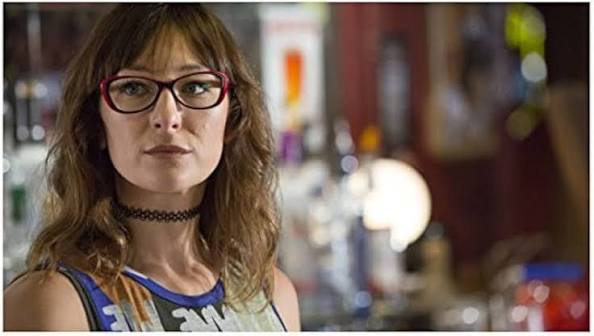 Isidora Goreshter, özellikle televizyon dizilerindeki başarılı performanslarıyla tanınan Amerikalı sinema ve dizi oyuncusudur. Oyunculuk kariyerinde drama, komedi ve bağımsız sinema gibi farklı alanlarda çalışmalar yapan Goreshter, dünya çapında en çok Svetlana Fisher karakteriyle tanınır. Uzun yıllar devam eden Shameless dizisindeki performansı, oyuncunun kariyerinin en önemli dönüm noktalarından biri olmuştur.