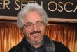 Amerikan komedi sinemasının en üretken ve etkili isimlerinden biri olan Harold Ramis, oyunculuğun yanı sıra senarist, yönetmen ve yapımcı olarak da Hollywood'da iz bırakan çok yönlü bir sanatçıydı. Özellikle Ghostbusters, Groundhog Day, Caddyshack, Animal House ve Stripes gibi yapımlarla tanınan Ramis, komediyi yalnızca güldürme amacı taşıyan bir tür olmaktan çıkararak insan davranışları, toplumsal ilişkiler ve kişisel değişim gibi konularla buluşturdu.
