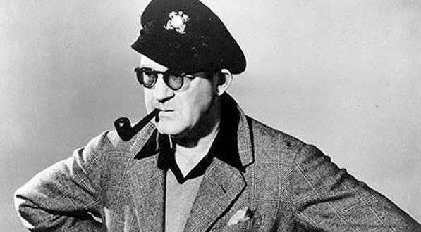 John Ford, Amerikan sinema tarihinin en etkili yönetmenlerinden biri olarak kabul edilen, özellikle western türüne kazandırdığı özgün anlatım diliyle dünya sinemasında derin izler bırakan usta bir yönetmendir. Kariyeri boyunca sessiz sinemadan sesli sinemaya, siyah-beyaz filmlerden renkli yapımlara uzanan büyük bir dönüşüme tanıklık eden Ford; western, savaş, drama ve macera türlerinde çok sayıda önemli filme imza attı.