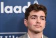 Elliot Fletcher, özellikle televizyon dizilerindeki başarılı performanslarıyla tanınan Amerikalı oyunculardan biridir. Genç yaşta oyunculuk kariyerine adım atan Fletcher, farklı türlerdeki yapımlarda canlandırdığı karakterlerle dikkat çekmiş ve özellikle gençlik dramaları sayesinde geniş bir izleyici kitlesine ulaşmıştır. Oyunculuk kariyerinin yanı sıra müzikle de ilgilenen sanatçı, ekranlarda doğal ve gerçekçi performanslarıyla öne çıkmaktadır.