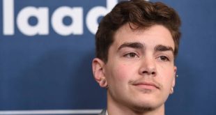 Elliot Fletcher, özellikle televizyon dizilerindeki başarılı performanslarıyla tanınan Amerikalı oyunculardan biridir. Genç yaşta oyunculuk kariyerine adım atan Fletcher, farklı türlerdeki yapımlarda canlandırdığı karakterlerle dikkat çekmiş ve özellikle gençlik dramaları sayesinde geniş bir izleyici kitlesine ulaşmıştır. Oyunculuk kariyerinin yanı sıra müzikle de ilgilenen sanatçı, ekranlarda doğal ve gerçekçi performanslarıyla öne çıkmaktadır.