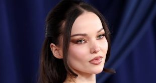 Dove Cameron, oyunculuk ve müzik kariyerini bir arada sürdüren Amerikalı sanatçılardan biridir. Disney Channel döneminde geniş bir hayran kitlesine ulaşan Cameron, daha sonra sinema, televizyon ve müzik alanlarında kendi kimliğini oluşturarak çocuk ve gençlik yapımlarının ötesine geçmeyi başarmıştır.
