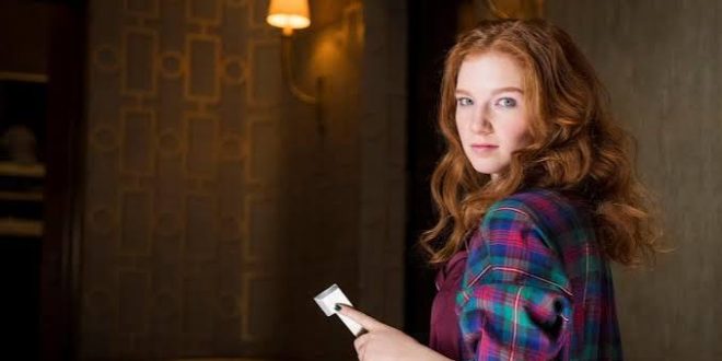 Amerikalı oyuncu ve manken Annalise Basso, çocuk yaşta başladığı oyunculuk kariyerini gençlik döneminde sinema ve televizyon projeleriyle geliştiren başarılı sanatçılardan biridir. Özellikle korku ve gerilim türündeki yapımlarda canlandırdığı karakterlerle dikkat çeken Basso, aynı zamanda televizyon dizilerindeki performanslarıyla da tanınmaktadır.