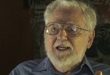 William Blum, Amerika Birleşik Devletleri'nin dış politikası, istihbarat faaliyetleri ve uluslararası müdahaleleri üzerine yaptığı araştırmalarla tanınan Amerikalı gazeteci ve yazardır. Özellikle Soğuk Savaş döneminden başlayarak ABD'nin farklı ülkelerdeki siyasi, ekonomik ve askeri faaliyetlerini inceleyen Blum, eserlerinde resmi açıklamaların ötesine geçmeye çalışmıştır.
