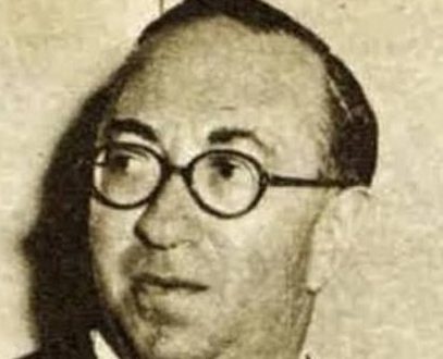 John Dighton, özellikle tiyatro oyunları ve sinema senaryolarıyla tanınan İngiliz yazarlar arasında yer alır. Kariyeri boyunca sahne ile beyaz perde arasında geçiş yapan Dighton, İngiliz tiyatrosunun güçlü geleneklerinden beslenirken Hollywood sinemasının anlatım anlayışına da katkıda bulunmuştur. Mizah, toplumsal sınıf farklılıkları, yanlış anlaşılmalar, aşk ilişkileri ve insan davranışlarının çelişkileri, eserlerinde sıkça karşılaşılan unsurlar arasında yer alır.