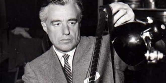 İtalyan sinemasının dünya çapında tanınmasını sağlayan en önemli sanatçılardan biri olan Vittorio De Sica, yönetmen, oyuncu, senarist ve yapımcı kimliklerini aynı kariyerde bir araya getirmiş çok yönlü bir sinema insanıdır. Özellikle II. Dünya Savaşı sonrasında ortaya çıkan İtalyan Yeni Gerçekçiliği akımının gelişiminde oynadığı rolle sinema tarihinin unutulmaz isimleri arasına girmiştir.