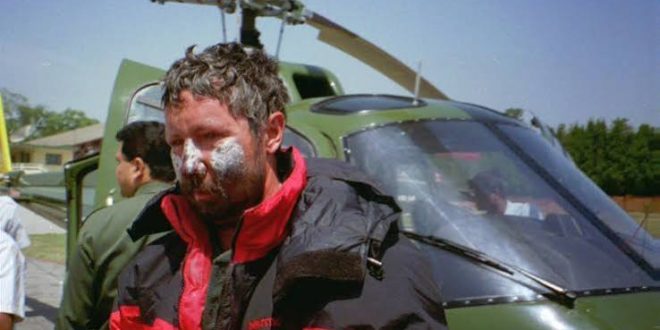 1996 Everest faciası, Everest Dağı'na yapılan tırmanışlar sırasında Mayıs 1996'da meydana gelen ve kısa süre içinde çok sayıda dağcının hayatını kaybetmesiyle sonuçlanan, dağcılık tarihinin en trajik olaylarından biridir. Nepal ve Tibet sınırında yükselen Everest, 8.849 metreye ulaşan yüksekliğiyle dünyanın en yüksek dağıdır. Ancak Everest'in zirvesine ulaşmak, yalnızca fiziksel dayanıklılık değil; hava koşulları, irtifa, ekip yönetimi, zamanlama ve deneyim açısından da son derece ciddi riskler taşır.