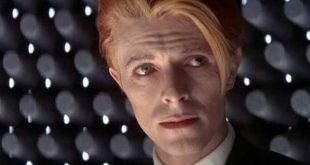 The Man Who Fell to Earth, Türkçe adıyla Dünyaya Düşen Adam, tam olarak bu düşünceden hareket eden bir bilimkurgu drama dizisi. Walter Tevis'in 1963 yılında yayımlanan aynı adlı romanından esinlenen yapım, aynı zamanda Nicolas Roeg tarafından yönetilen ve David Bowie'nin başrolünde yer aldığı 1976 tarihli kült filmle bağlantı kuruyor.
