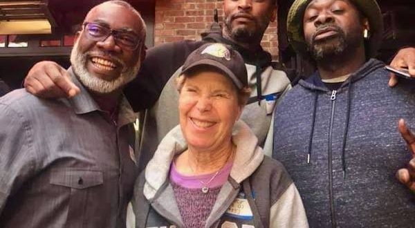 Joyce Greenleaf, Amerikan sinema ve televizyon dünyasında uzun yıllara yayılan oyunculuk kariyeriyle dikkat çeken karakter oyuncularından biridir. Kariyeri boyunca farklı türlerde çok sayıda dizi ve filmde rol alan Greenleaf, özellikle televizyon yapımlarındaki yardımcı ve konuk oyunculuklarıyla tanınır.
