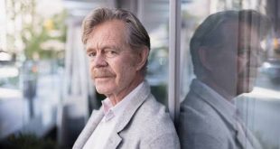 William H. Macy, özellikle karakter oyunculuğundaki başarısı, doğal oyunculuk tarzı ve farklı türlerdeki yapımlarda sergilediği etkileyici performanslarla tanınan Amerikalı oyuncudur. Sinema dünyasında Fargo, Boogie Nights, Magnolia ve Seabiscuit gibi filmlerle öne çıkan Macy, televizyon kariyerinde ise Shameless dizisindeki Frank Gallagher karakteriyle geniş bir izleyici kitlesine ulaşmıştır.