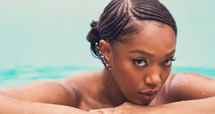 İngiliz oyuncu Naomi Ackie, son yıllarda hem bağımsız sinemanın hem de büyük bütçeli Hollywood yapımlarının dikkat çeken isimlerinden biri haline geldi. Tiyatro eğitimiyle başlayan kariyerini televizyon ve sinemaya taşıyan Ackie, kısa sürede birbirinden farklı karakterlere hayat vererek oyunculuk alanındaki çeşitliliğini ortaya koydu.