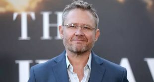 Scott Michael Campbell, uzun yıllardır Amerikan sinema ve televizyon sektöründe çalışan oyunculardan biridir. Genellikle yardımcı ve karakter rolleriyle izleyicinin karşısına çıkan Campbell, yer aldığı yapımlarda farklı mesleklerden ve sosyal çevrelerden karakterleri başarıyla canlandırmasıyla dikkat çeker.