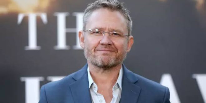 Scott Michael Campbell, uzun yıllardır Amerikan sinema ve televizyon sektöründe çalışan oyunculardan biridir. Genellikle yardımcı ve karakter rolleriyle izleyicinin karşısına çıkan Campbell, yer aldığı yapımlarda farklı mesleklerden ve sosyal çevrelerden karakterleri başarıyla canlandırmasıyla dikkat çeker.