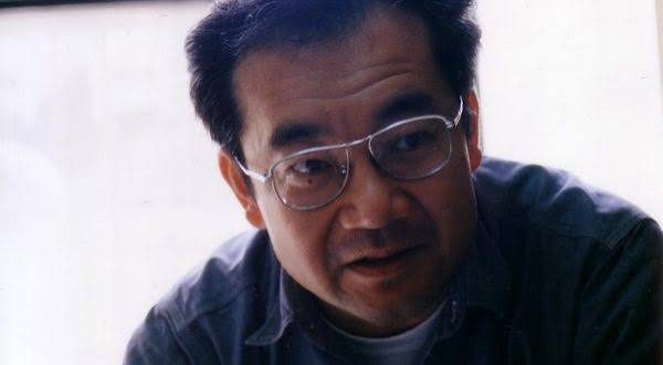 Makoto Satō, Japon belgesel sinemasında insanı, yaşadığı çevreyi, toplumsal değişimi ve hafızayı bir arada ele alan önemli yönetmenlerden biridir. Felsefe eğitiminin etkisiyle geliştirdiği düşünsel sinema anlayışı, onu yalnızca olayları kaydeden bir belgeselci olmaktan çıkararak gerçekliğin nasıl algılandığını sorgulayan bir sanatçıya dönüştürmüştür.