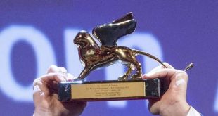 Dünya sinemasının en köklü organizasyonlarından biri olan Venedik Film Festivali, her yıl sinema sanatının en önemli yapımlarını, yönetmenlerini ve oyuncularını bir araya getiren uluslararası bir kültür etkinliğidir. İtalya'nın Venedik kentindeki Lido adasında gerçekleştirilen festival, uzun geçmişi, Altın Aslan ödülü ve seçkin film programıyla sinema dünyasında özel bir konuma sahiptir.
