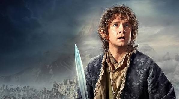 Hobbit: Smaug'un Çorak Toprakları (The Hobbit: The Desolation of Smaug), Peter Jackson'ın yönetmenliğini üstlendiği ve J. R. R. Tolkien'in Hobbit romanından sinemaya uyarlanan üçlemenin ikinci filmidir. 2012 yılında vizyona giren Hobbit: Beklenmedik Yolculuk ile başlayan macera, 2014 yapımı Hobbit: Beş Ordular Savaşı ile tamamlanırken, Smaug'un Çorak Toprakları üçlemenin en hareketli ve karanlık halkalarından biri olarak dikkat çeker.