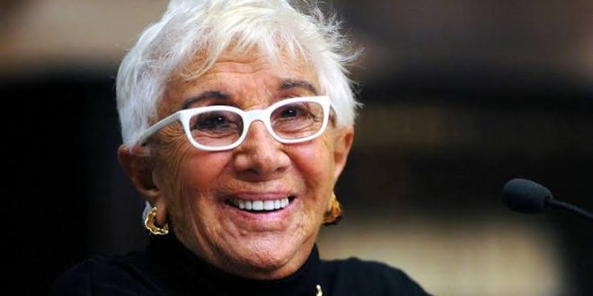 İtalyan sinemasının en sıra dışı yönetmenlerinden biri olan Lina Wertmüller, toplumsal sınıflar, siyaset, faşizm, cinsiyet ilişkileri, güç ve bireysel özgürlük gibi konuları kendine özgü bir anlatımla beyaz perdeye taşıyan önemli bir yönetmen ve senaristtir. Kara mizahı, grotesk anlatımı ve politik taşlamayı dramatik hikâyelerle bir araya getiren Wertmüller, özellikle 1970'li yıllarda çektiği filmlerle uluslararası sinema dünyasında büyük yankı uyandırmıştır.