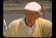Howard Hawks, klasik Hollywood döneminin en önemli yönetmenlerinden biri olarak kabul edilen Amerikalı sinemacı, yapımcı ve senaristtir. Western, gangster filmi, komedi, bilim kurgu, macera, savaş ve kara film gibi birbirinden farklı türlerde eserler veren Hawks, bütün bu çeşitliliğe rağmen kendine özgü bir sinema dili oluşturmayı başarmıştır. Yönetmenin filmlerinde özellikle profesyonellik, arkadaşlık, dayanışma, rekabet, bireysel özgürlük ve güçlü karakterler arasındaki ilişkiler öne çıkar.