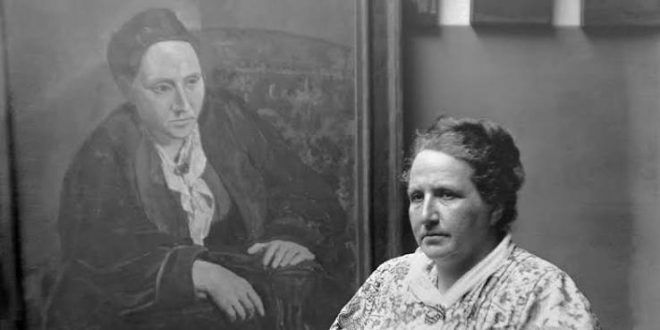 Gertrude Stein, 20. yüzyıl modernist edebiyatının en özgün ve etkili isimlerinden biri olarak kabul edilen Amerikalı yazar, şair, oyun yazarı ve sanat koleksiyoneridir. Alışılmış anlatım kalıplarını reddeden deneysel üslubu, dilin ritmi ve tekrarlarına dayalı yazım tekniği, modern edebiyatın gelişiminde önemli bir rol oynamıştır. Stein yalnızca yazdığı eserlerle değil, Paris'te kurduğu sanat ve edebiyat çevresi sayesinde Pablo Picasso, Ernest Hemingway, Henri Matisse ve F. Scott Fitzgerald gibi pek çok sanatçı ve yazarı desteklemesiyle de kültür tarihinin önemli figürlerinden biri hâline gelmiştir.