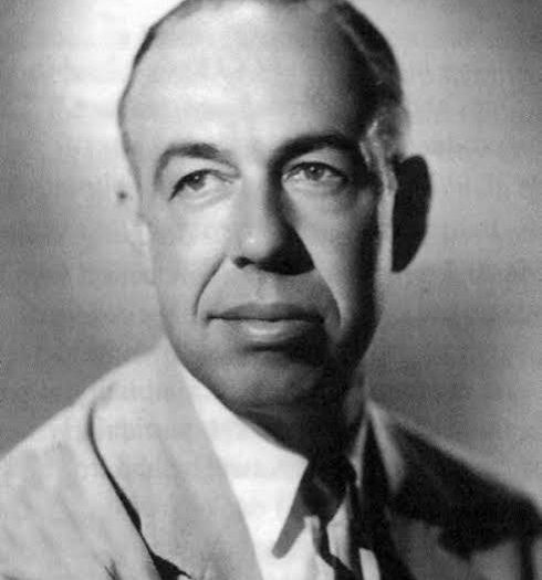 Roy Webb, Hollywood'un klasik döneminde film müziğinin gelişimine önemli katkılarda bulunan Amerikalı bestecilerden biridir. Özellikle korku, gerilim, kara film, romantik drama ve gizem türlerindeki yapımlar için hazırladığı müziklerle tanınan Webb, kariyeri boyunca yüzlerce film ve televizyon projesine çeşitli şekillerde katkı sağlamıştır.