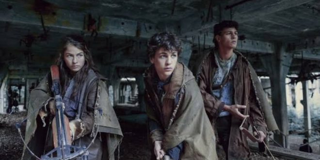 Tribes of Europa, Philip Koch tarafından yaratılan ve 19 Şubat 2021'de Netflix'te izleyiciyle buluşan Alman yapımı bir bilimkurgu dizisidir. Kıyamet sonrası bir Avrupa'yı merkezine alan yapım; distopya, aksiyon, gerilim, macera ve drama unsurlarını bir araya getirir. Dizi, gelecekte yaşanan büyük bir küresel felaketin ardından Avrupa kıtasının siyasi ve toplumsal bütünlüğünü kaybetmesini konu alır.