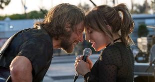 Bir Yıldız Doğuyor (A Star Is Born), 2018 yılında Bradley Cooper tarafından yönetilen ve başrollerini Bradley Cooper ile Lady Gaga’nın paylaştığı, müzik ve romantik dramayı güçlü bir biçimde bir araya getiren Amerikan yapımı bir filmdir. Cooper’ın ilk yönetmenlik deneyimi olması açısından da özel bir yere sahip olan yapım, aynı adlı 1937 tarihli filmin modern bir yeniden çevrimidir. Daha önce 1954 ve 1976 yıllarında da sinemaya uyarlanan hikâye, 2018 versiyonunda günümüz müzik endüstrisinin koşulları, şöhretin bedeli, aşk, bağımlılık ve bireysel kimlik gibi temalar üzerinden yeniden yorumlanır.