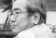 Japon tiyatrosunun 20. yüzyıldaki dönüşümünü anlamak için yalnızca geleneksel Kabuki ve Nō sanatlarına bakmak yeterli değildir. Savaş sonrası dönemde ortaya çıkan yeni tiyatro anlayışları, Japon sahne sanatlarının yönünü önemli ölçüde değiştirmiştir. Yoshiyuki Fukuda, bu dönüşümün en dikkat çekici isimlerinden biri olarak öne çıkar. Oyun yazarı, yönetmen, senarist ve eğitimci kimliklerini aynı kariyerde buluşturan Fukuda, özellikle Shingeki geleneğinden daha deneysel Angura tiyatrosuna geçişte önemli bir rol üstlenmiştir.