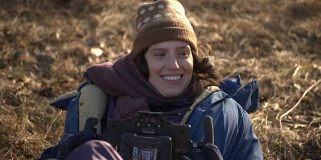 Üzgünüm, Bebeğim (Sorry, Baby), 2025 yapımı Amerikan bağımsız sinemasının dikkat çeken örneklerinden biri. Senaryosunu yazan ve filmin yönetmen koltuğunda oturan Eva Victor, aynı zamanda başkarakter Agnes'i canlandırıyor. Başrolleri Victor ile birlikte Naomi Ackie ve Louis Cancelmi paylaşırken oyuncu kadrosunda Lucas Hedges, Kelly McCormack ve John Carroll Lynch gibi isimler de bulunuyor.