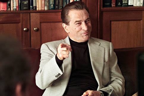 1999 yılında sinemaseverlerle buluşan Anlat Bakalım (Analyze This), gangster sinemasının alışılmış sert atmosferini psikolojik komediyle birleştiren eğlenceli bir yapımdır. Yönetmen koltuğunda Harold Ramis'in oturduğu filmin başrollerini, suç filmlerindeki ciddi karakterleriyle tanınan Robert De Niro ile komedi alanındaki başarısıyla öne çıkan Billy Crystal paylaşır.
