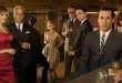 2007 yılında yayın hayatına başlayan Mad Men, televizyon tarihinin en başarılı dönem dramalarından biri olarak öne çıkan özel bir yapımdır. Matthew Weiner tarafından yaratılan dizi, merkezine 1960'ların New York reklam sektörünü yerleştirirken, görünürdeki mesleki rekabetin arkasında çok daha kapsamlı bir insan hikâyesi anlatır.