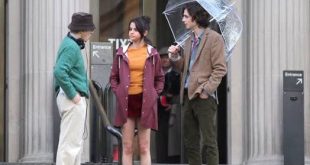 New York'ta Yağmurlu Bir Gün (A Rainy Day in New York), Woody Allen tarafından yazılan ve yönetilen, 2019 yapımı romantik komedi filmidir. Başrollerinde Timothée Chalamet, Elle Fanning ve Selena Gomez bulunan yapım; gençlik, aşk, şehir hayatı, entelektüel merak ve ilişkilerdeki uyumsuzluk gibi temaları New York'un kendine özgü atmosferi içerisinde ele alır.