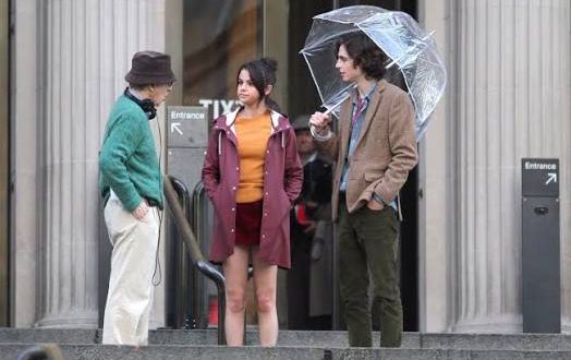 New York'ta Yağmurlu Bir Gün (A Rainy Day in New York), Woody Allen tarafından yazılan ve yönetilen, 2019 yapımı romantik komedi filmidir. Başrollerinde Timothée Chalamet, Elle Fanning ve Selena Gomez bulunan yapım; gençlik, aşk, şehir hayatı, entelektüel merak ve ilişkilerdeki uyumsuzluk gibi temaları New York'un kendine özgü atmosferi içerisinde ele alır.