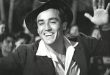 İtalyan sinemasının uluslararası alanda tanınan en güçlü oyuncularından biri olan Vittorio Gassman, yarım asrı aşan sanat kariyeri boyunca tiyatrodan sinemaya uzanan etkileyici bir miras bıraktı. Güçlü sesi, etkileyici fiziği, sahne hakimiyeti ve karakter yaratmadaki olağanüstü becerisiyle öne çıkan Gassman, kariyerinin farklı dönemlerinde dram, komedi, savaş filmi ve toplumsal sinema gibi birbirinden farklı türlerde rol aldı.