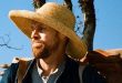 Van Gogh: Sonsuzluğun Kapısında (At Eternity’s Gate), Vincent van Gogh’un yaşamının son dönemlerini merkezine alan 2018 yapımı biyografik dramadır. Filmin yönetmen koltuğunda, aynı zamanda ressam kimliğiyle tanınan Julian Schnabel bulunur. Vincent van Gogh’u ise güçlü oyunculuğuyla Willem Dafoe canlandırır. Rupert Friend, Oscar Isaac, Mads Mikkelsen, Mathieu Amalric ve Emmanuelle Seigner gibi isimler de filmin oyuncu kadrosunda yer alır.
